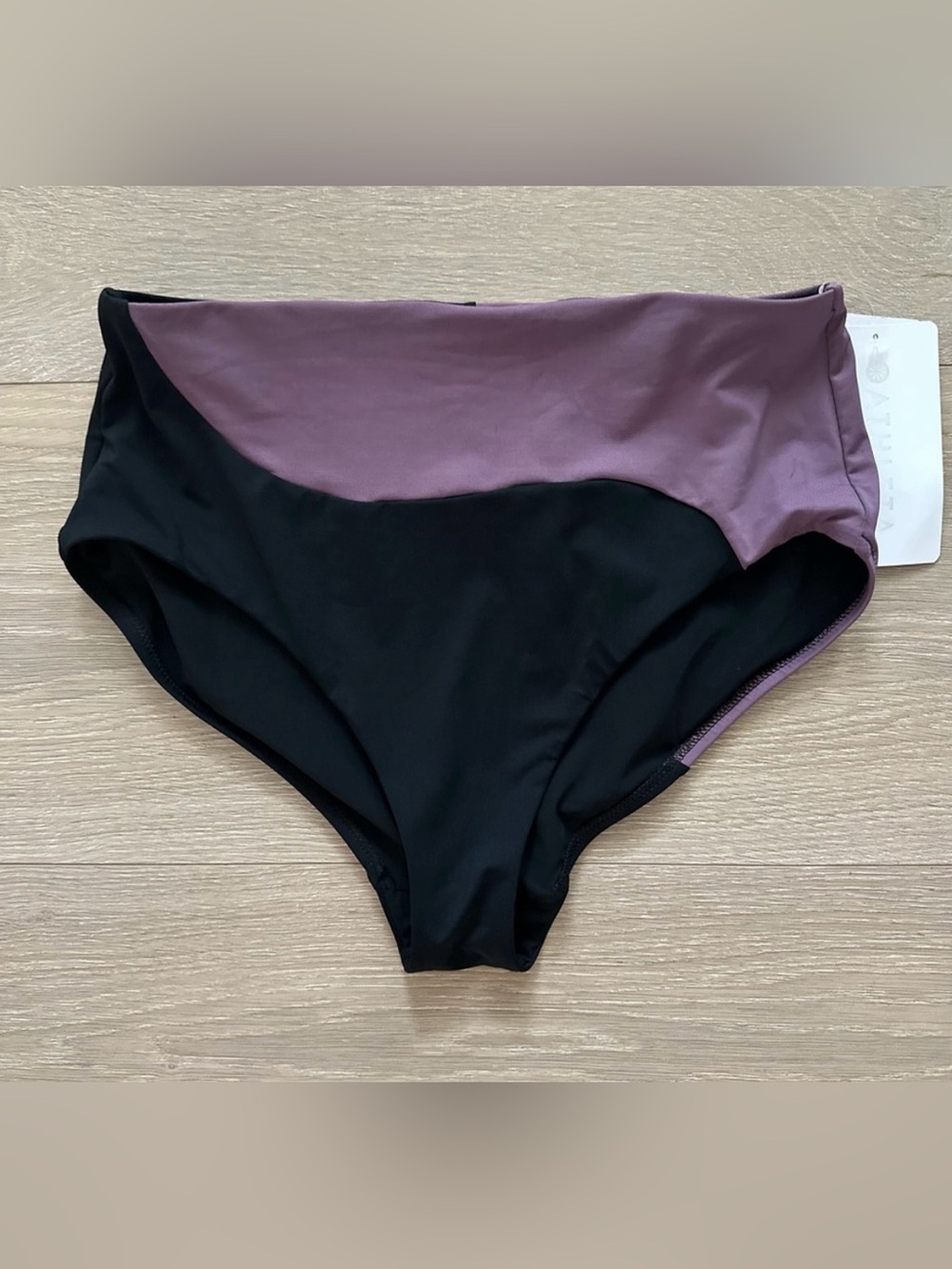NWT Athleta Asym High Waist Bottom. Size Medium.